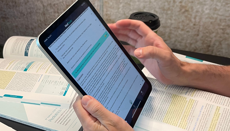 Self Assessment in Rheumatology: An Essential Q &amp; A Study Guide [ペーパーバック] Ali， Yousaf Self Assessment Questions in Rheumatology: 9781934115527